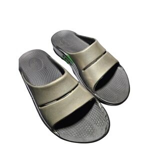 Oofos OOahh Luxe Slide Sandals Women 8 Men 6 Metallic Latte Recovery Shoes EU 39